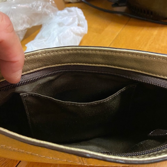 Coach brand clutch in very nice shape - Picture 5 of 7